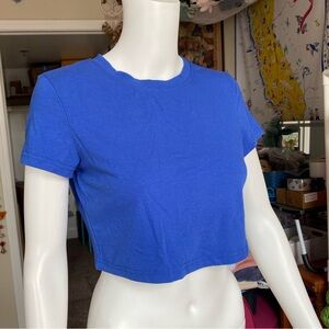 Blue cropped t-shirt size small